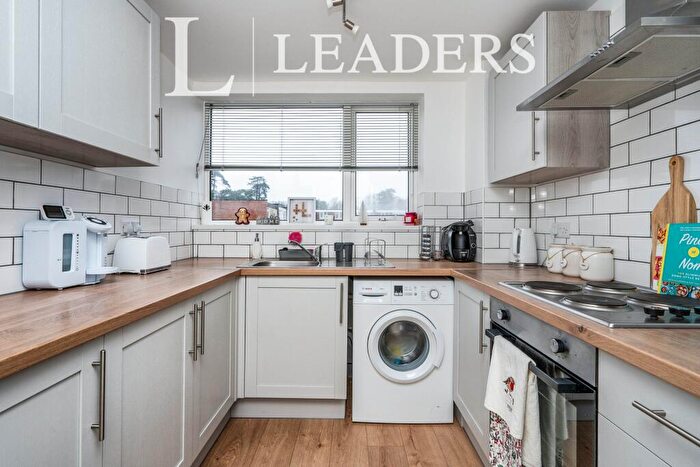 2 Bedroom Flat To Rent In Whitebeam Close, PO14