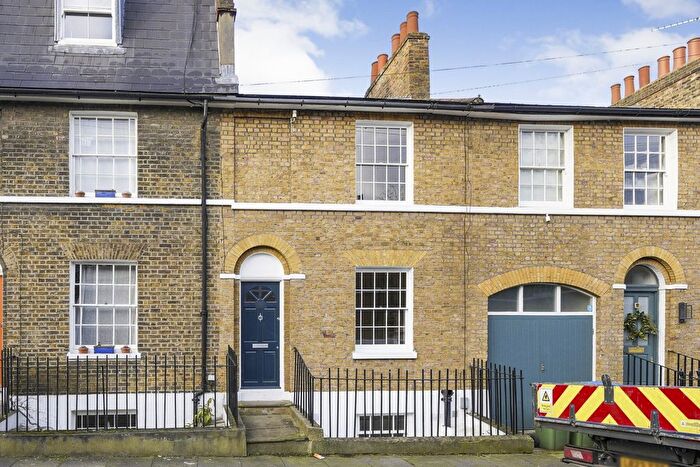 3 Bedroom Flat To Rent In Brand Street, London, SE10