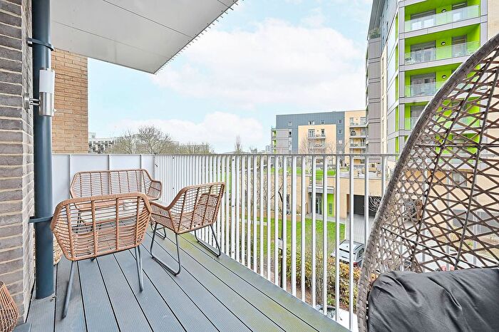 1 Bedroom Flat For Sale In Lakeside Drive, Park Royal, London, NW10