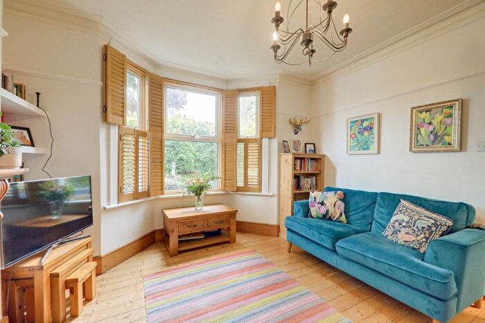 2 Bedroom Flat For Sale In Manor Lane, Hither Green, London, SE12