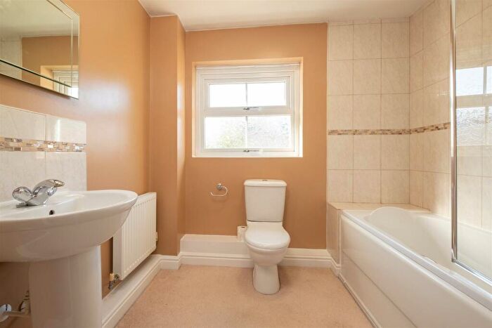2 Bedroom Flat To Rent In Batsmans Drive, Rushden, NN10