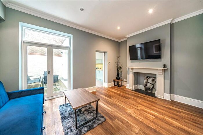 1 Bedroom Flat To Rent In Lots Road, London, SW10