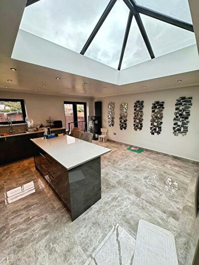 4 Bedroom Terraced House To Rent In Meadway, Ilford, IG3