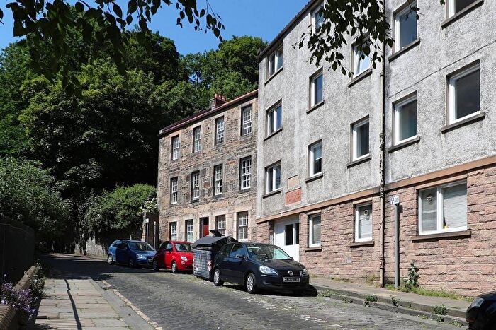 1 Bedroom Flat To Rent In Dean Path, Edinburgh, EH4