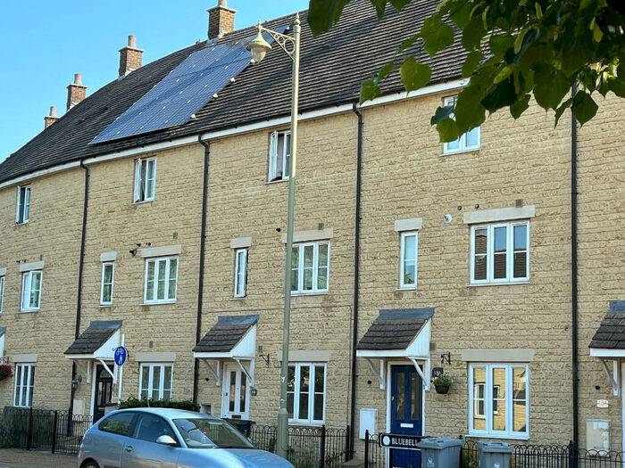 3 Bedroom Town House To Rent In Bluebell Way, Carterton, Oxfordshire, OX18