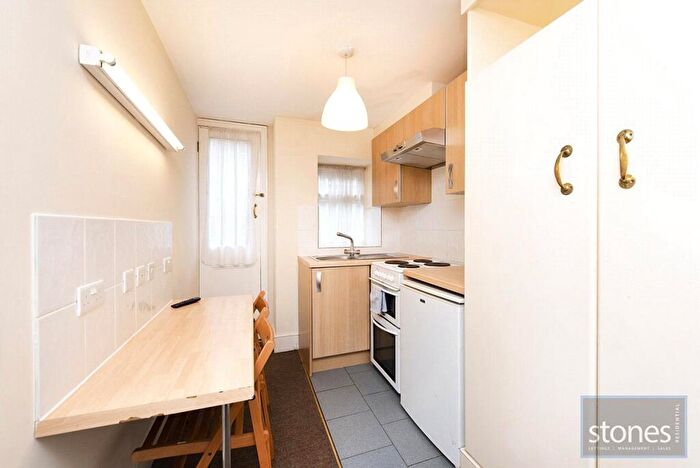Apartment To Rent In Belsize Avenue, London, NW3