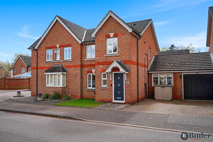3 Bedroom Semi Detached House For Sale In Old Bourne Way, Stevenage, SG1