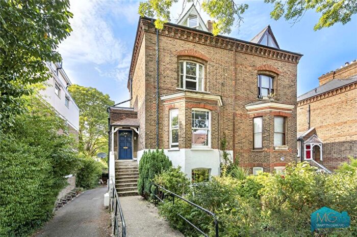 2 Bedroom Apartment For Sale In Station Road, Barnet, EN5