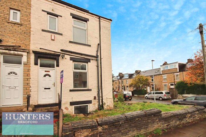 3 Bedroom End Of Terrace House For Sale In , St. Margarets Road, Bradford, BD7