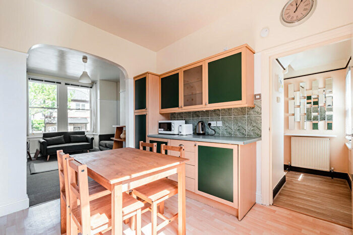 2 Bedroom Flat To Rent In Colenso Road, Clapton, E5