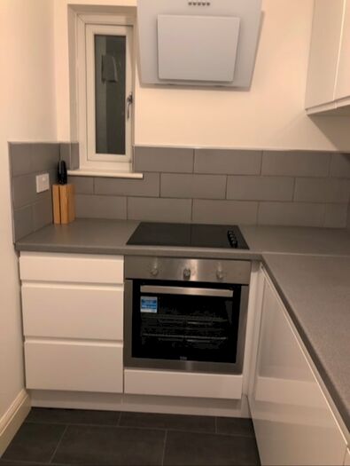 2 Bedroom Flat To Rent In Castleview Gardens, Ilford, Essex, IG1
