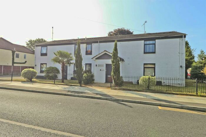 1 Bedroom Apartment To Rent In Hanover Court, Torrington Road, Ruislip, HA4