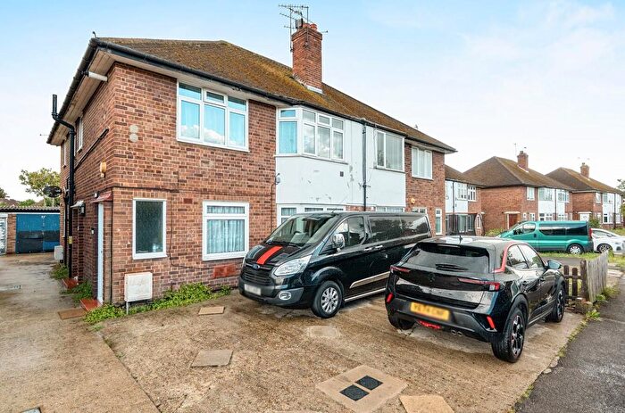 2 Bedroom Maisonette For Sale In The Vale, Feltham, TW14