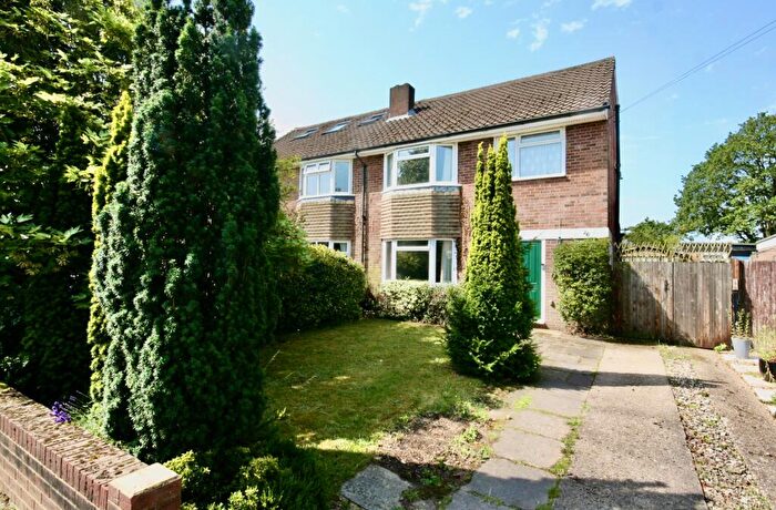 4 Bedroom Semi Detached House For Sale In Criss Grove, Chalfont St Peter, Buckinghamshire, SL9