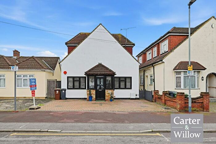 4 Bedroom Detached House For Sale In Cadiz Road, Dagenham, RM10