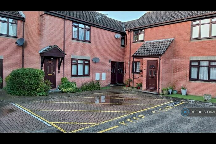 2 Bedroom Flat To Rent In Layton Court, Poole, BH12