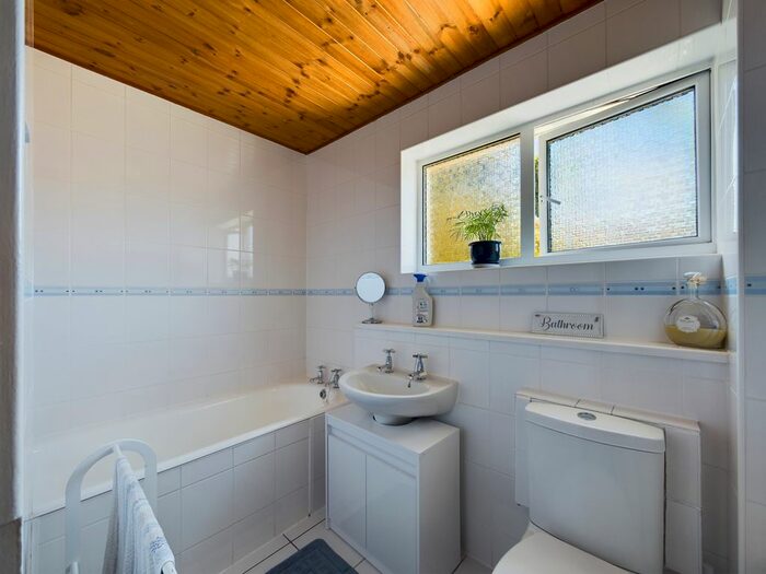 3 Bedroom End Of Terrace House For Sale In Corsletts Avenue, Broadbridge Heath, Horsham, RH12