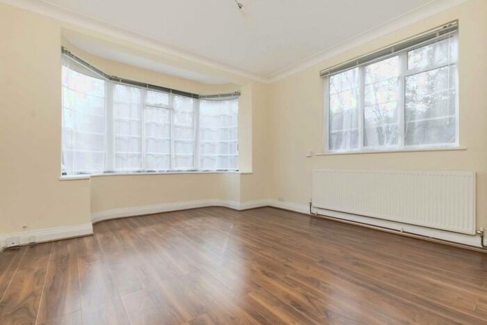 2 Bedroom Flat To Rent In Hanger Lane, London, W5