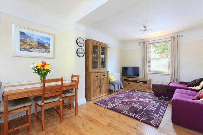 2 Bedroom Flat To Rent In Hetherington Road, Brixton, London, SW4