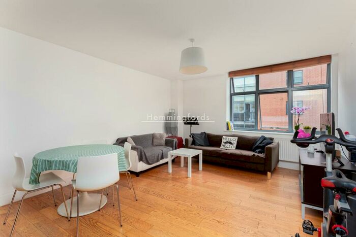 3 Bedroom Apartment To Rent In Curtain Rd, Shoreditch, EC2A