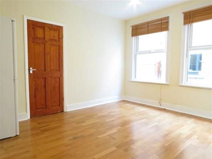 3 Bedroom Flat To Rent In Hillcourt Road, London, SE22