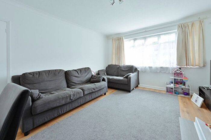 2 Bedroom Flat To Rent In Kenton Lane, Kenton, Harrow, HA3