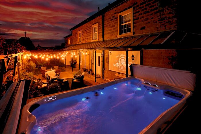 6 Bedroom Property For Sale In The Manor House, Wrights Lane, Cridling Stubbs, WF11