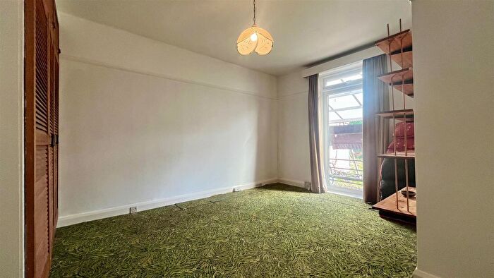2 Bedroom Detached Bungalow To Rent In Benhilton Gardens, Sutton, SM1