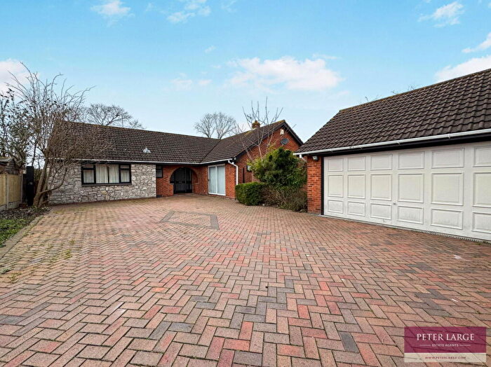 4 Bedroom Detached Bungalow For Sale In Llys Pen-Y-Ffordd, Off Pentre Lane, Rhuddlan, LL18