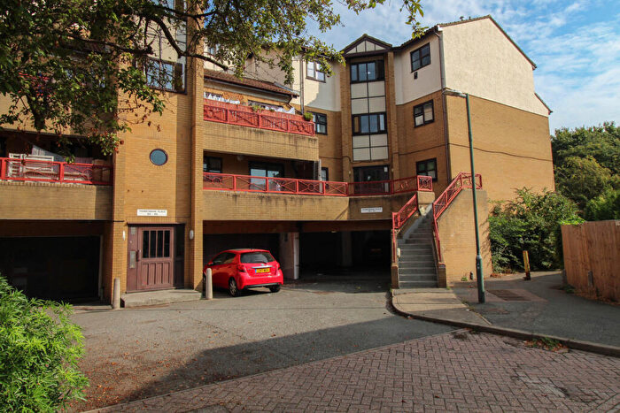 1 Bedroom Apartment To Rent In Thamesbank Place, London, SE28