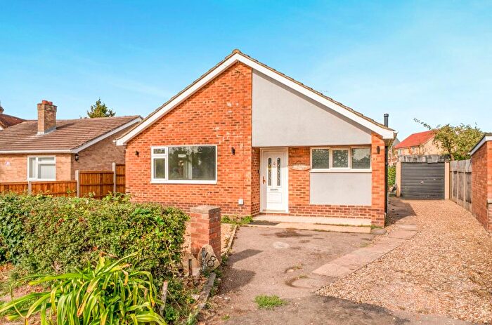 3 Bedroom Detached Bungalow For Sale In Duck End Lane, Bedford, MK40