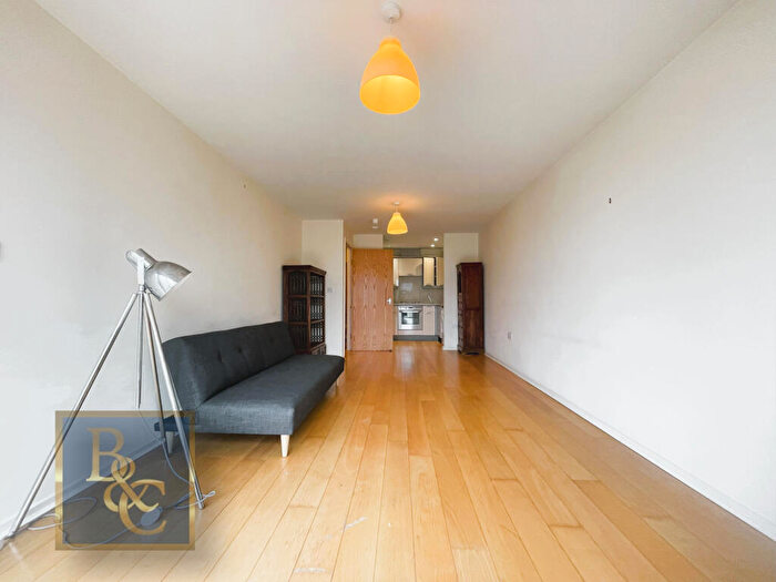 1 Bedroom Apartment To Rent In York Way, Camden, NW1