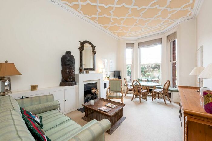 1 Bedroom Flat To Rent In Lower Sloane Street, Chelsea, London, SW1W