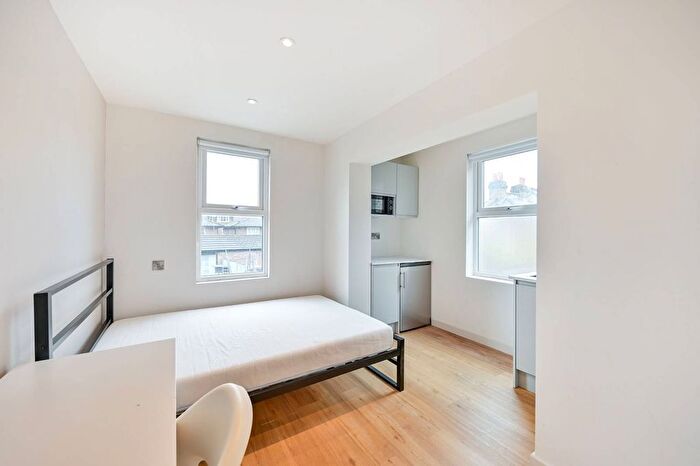 Studio To Rent In Hawks Road, Kingston, Kingston Upon Thames, KT1
