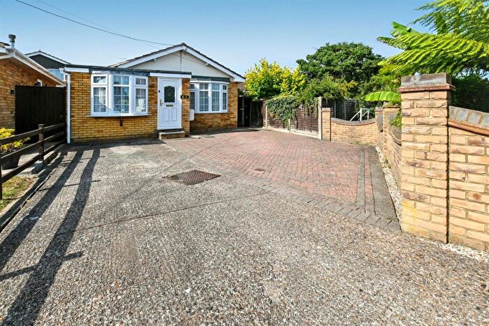 2 Bedroom Detached Bungalow For Sale In Keegan Place, Canvey Island, SS8