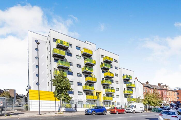 3 Bedroom Flat To Rent In Coldharbour Lane London, SE5