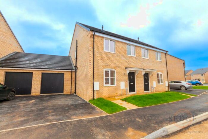 3 Bedroom Semi-Detached House To Rent In Jasmine Crescent, Holbeach, Spalding, PE12