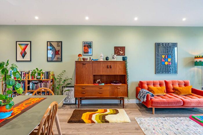 2 Bedroom Flat For Sale In Beck Square, Leyton, London, E10