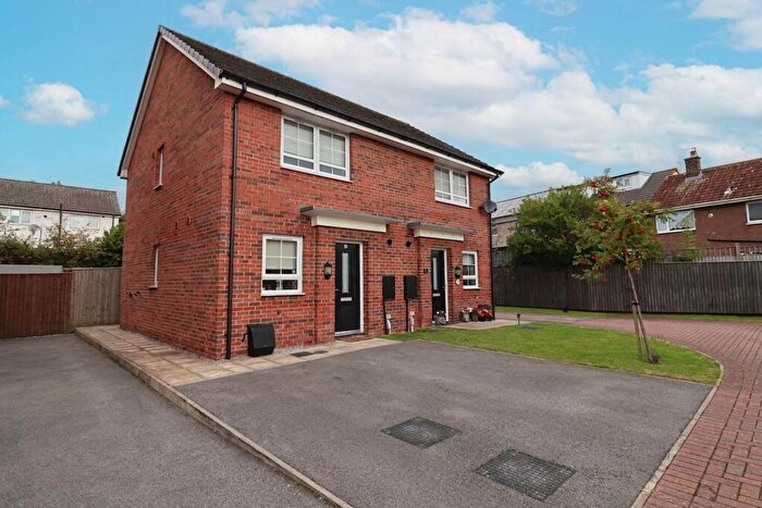 2 Bedroom Semi-Detached House For Sale In Spinning Close, Hyde, SK14