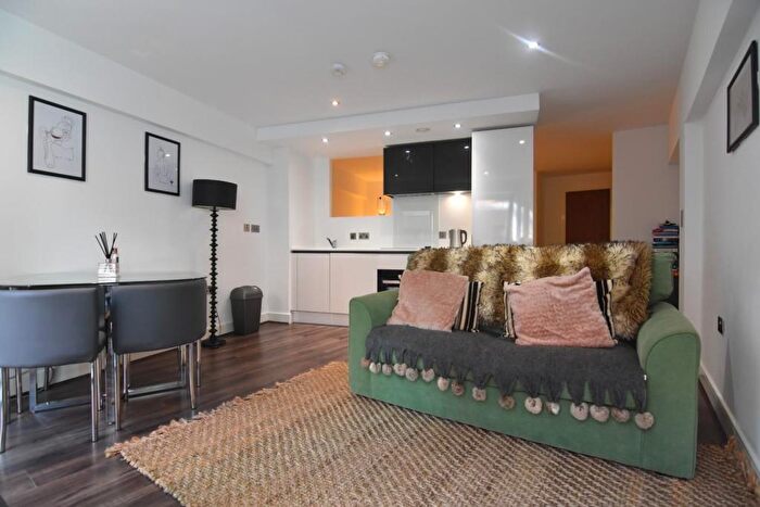 Apartment To Rent In Pope Street, Birmingham, B1