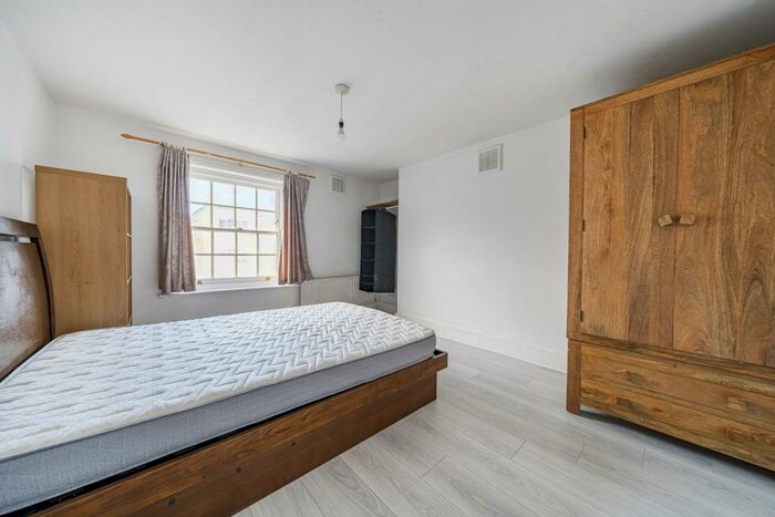 1 Bedroom Terraced House To Rent In Woodhill London, SE18