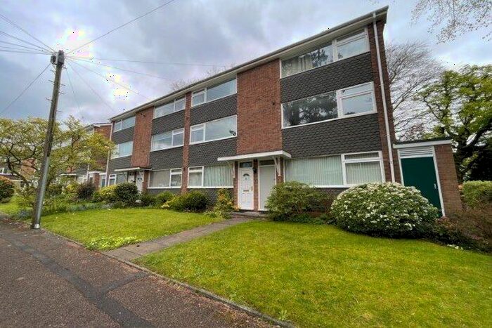 2 Bedroom Maisonette To Rent In Links View, Sutton Coldfield, B74