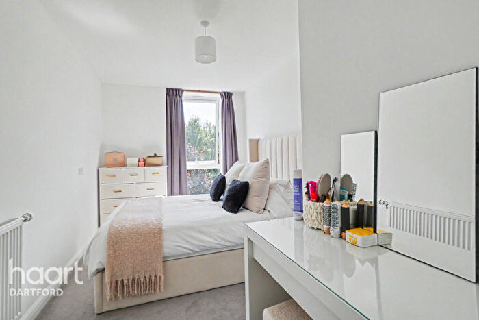 2 Bedroom Flat For Sale In Brewers Square, Dartford, DA1