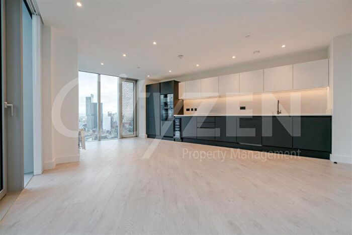 2 Bedroom Flat To Rent In Vista River Gardens, Trinity Way, Manchester, M3