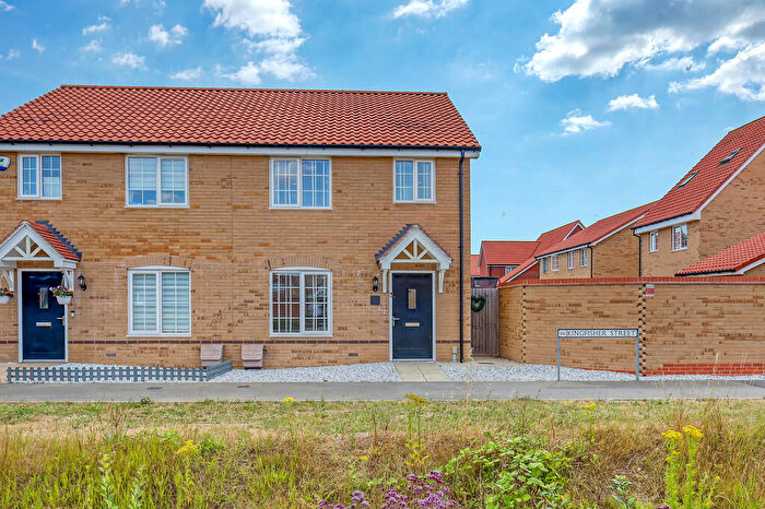 2 Bedroom Semi-Detached House For Sale In Kingfisher Street, Great Wakering, SS3