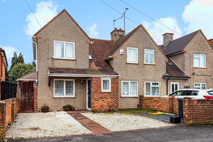 4 Bedroom Semi-Detached House To Rent In Sycamore Road, Reading, RG2