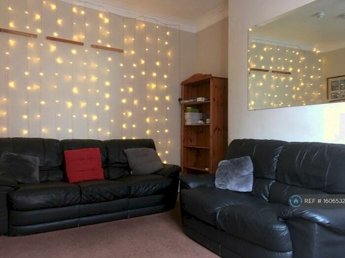 5 Bedroom Terraced House To Rent In King Street, Southsea, PO5