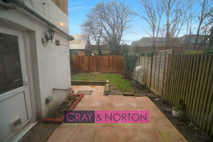 2 Bedroom Maisonette To Rent In St James Road, Croydon, CR0