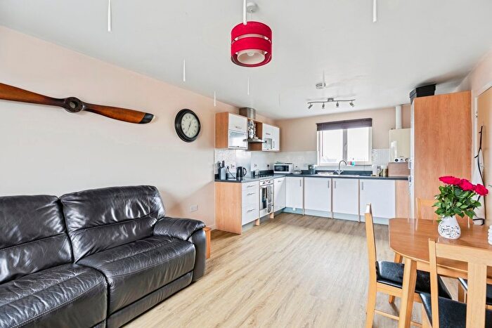 2 Bedroom Flat For Sale In Chariot Way, Cambridge, Cambridgeshire, CB4