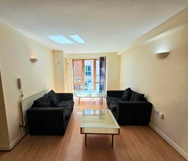 2 Bedroom Flat To Rent In Nottingham, , Raleigh Square -, NG7